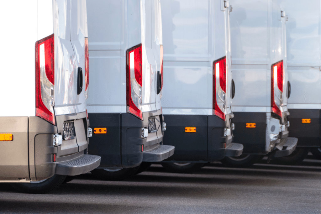 Pakettiauto yritykselle leasingin vai lainan avulla?